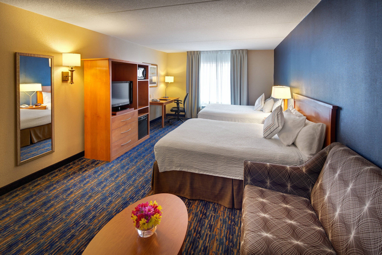 Bedroom 2, Fairfield Inn and Suites by Marriott Toronto Brampton, Peel