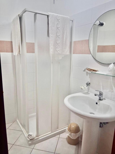 Bathroom 3, Hotel Club Alizé, Lecce