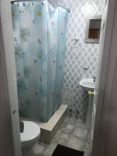 Bathroom 5, Hotel Simon II, Antofagasta
