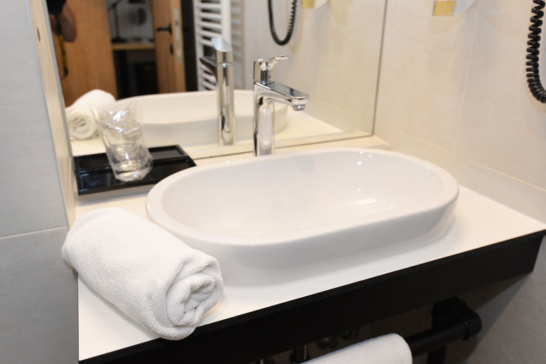 Bathroom 4, The Loop, Zagreb