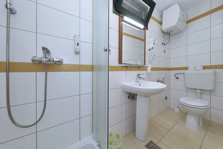 Bathroom 5, The Mediterranean Village San Antonio, Biograd na Moru