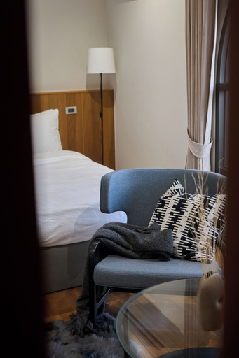 Room 3, Q Space Sathorn - Narathiwas 18, Yannawa
