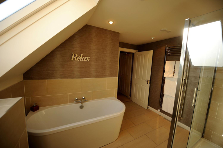 Bathroom 4, Rufflets Country House, Fife