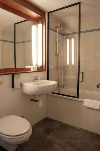 Bathroom 4, Hotel Campanile Beziers, Hérault