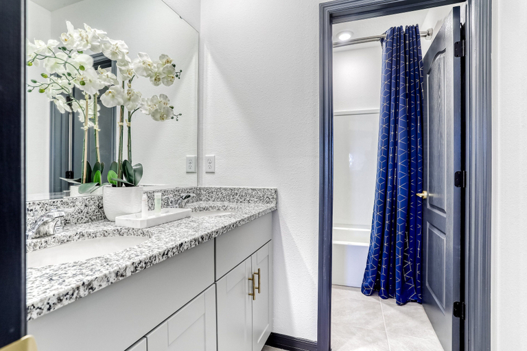 Bathroom 3, Large Open-concept Home With Private Pool, Pool Table-dogs Welcome, Polk