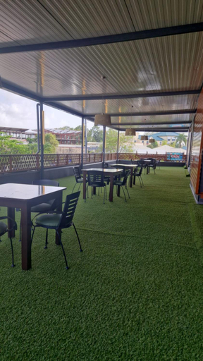Food & Drinks 5, Queens Hotel, Rainville