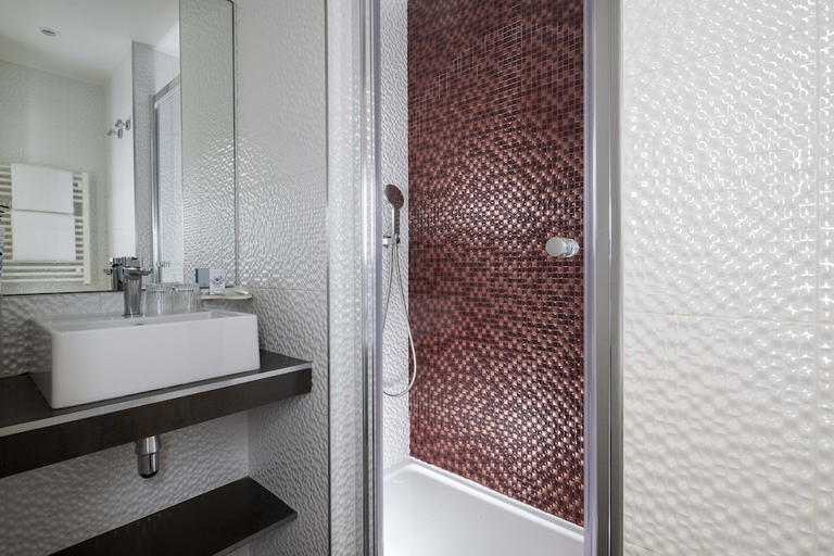 Bathroom 4, Regina Opera, Paris