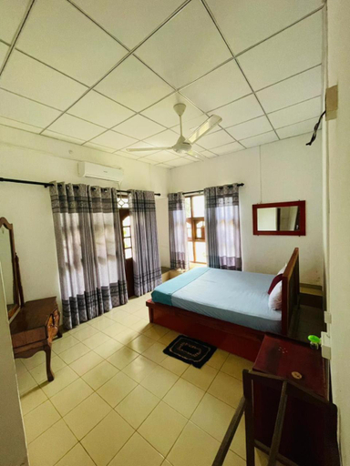 Bedroom 3, Hotel Royal Park, N. Palatha East