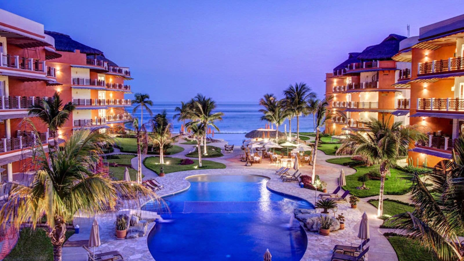 Pool 4, Beachfront Apartments at Vivo Resorts, Dist. Juquila