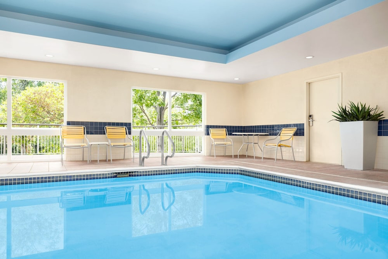 Sport & Beauty 5, Fairfield Inn By Marriott Concord, Merrimack
