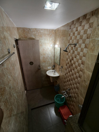 Bathroom 5, Salas Executive, Satara