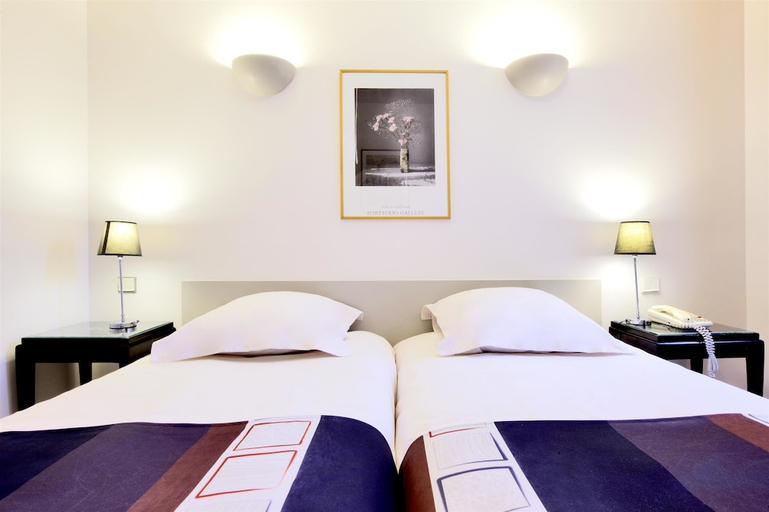 Bedroom 2, KYRIAD NIMES CENTRE, Gard