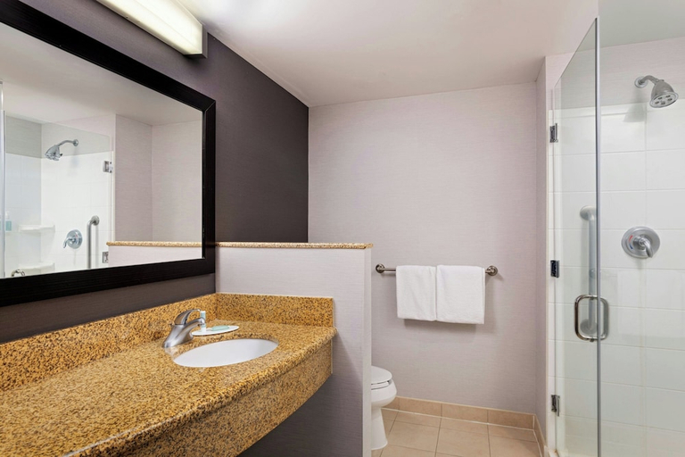Bathroom 3, COURTYARD MARRIOTT AKSARBEN VILLAGE, Douglas