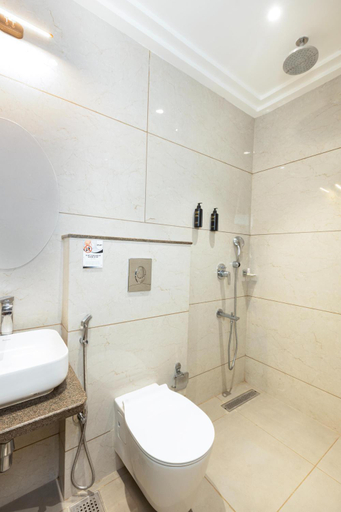 Bathroom 5, asar Varanasi Junction by Orion Hotels, Varanasi