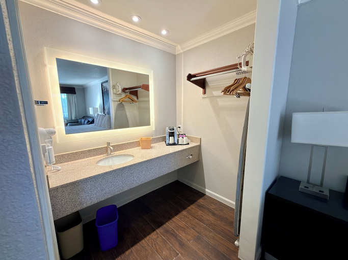 Bathroom 3, Super 8 By Wyndham Ukiah, Mendocino