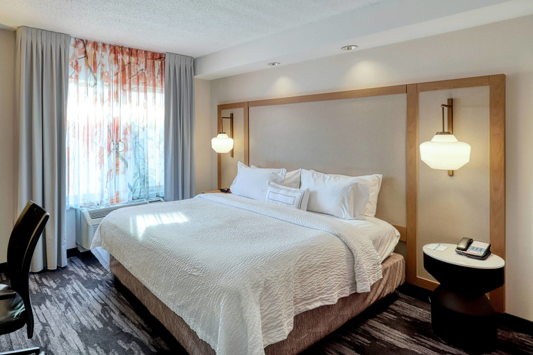 Bedroom 2, Fairfield Inn Suites Woodbridge, Union