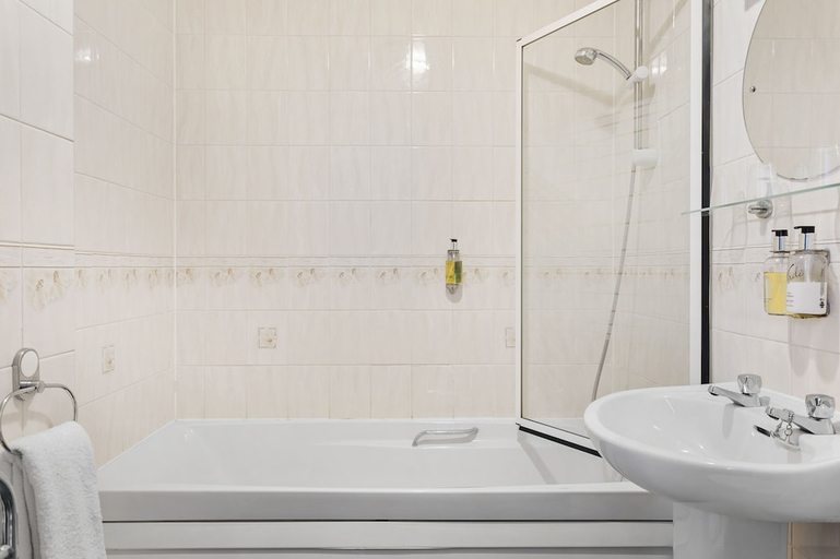 Bathroom 3, Marine Hotel Paignton, Torbay