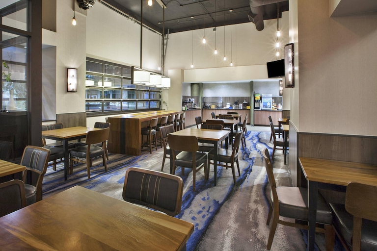 Food & Drinks 4, Fairfield Inn Suites Milwaukee Downtown, Milwaukee
