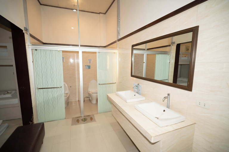Bathroom 2, Brevant Pool Club And Resort, El Salvador City