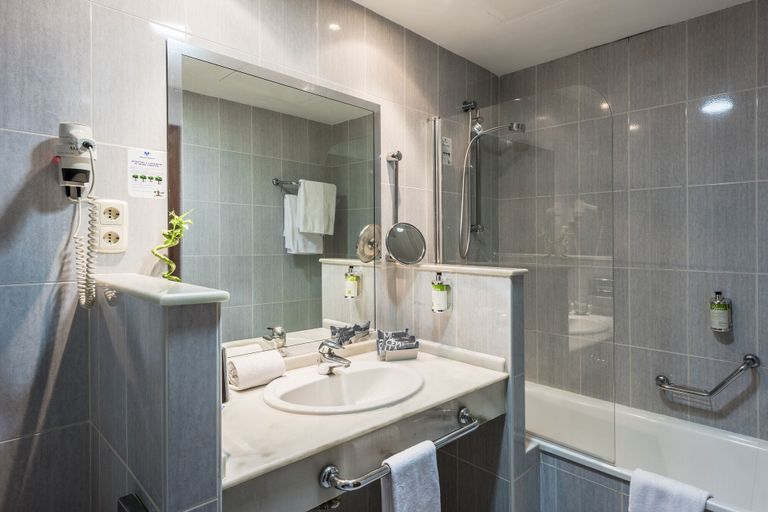 Bathroom 3, Hotel Melilla Puerto, Affiliated by Melia, Melilla