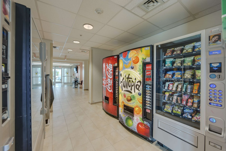 Food & Drinks 5, Motel6 Brampton, ON - Toronto, Peel