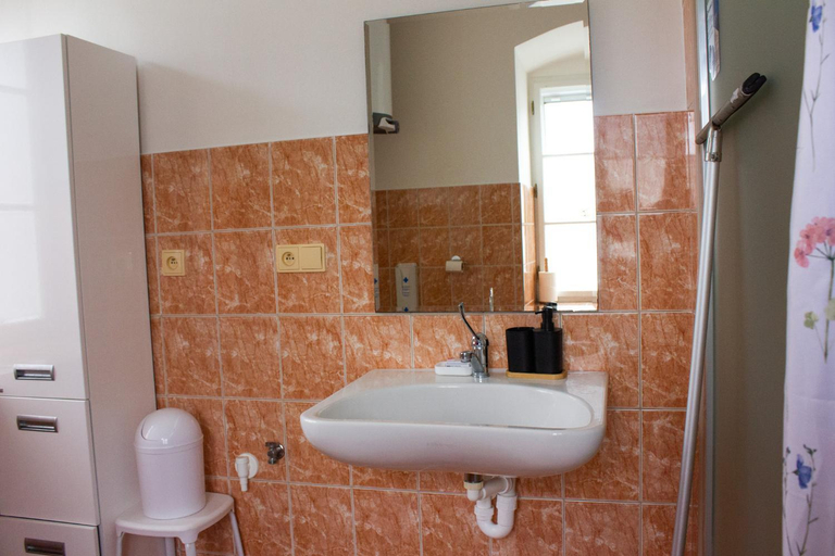 Bathroom 3, Zamek Dobrohor, Jindřichův Hradec