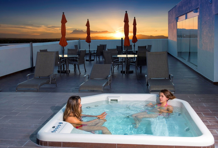 Sport & Beauty 5, Holiday Inn Express & Suites QUERETARO, Querétaro