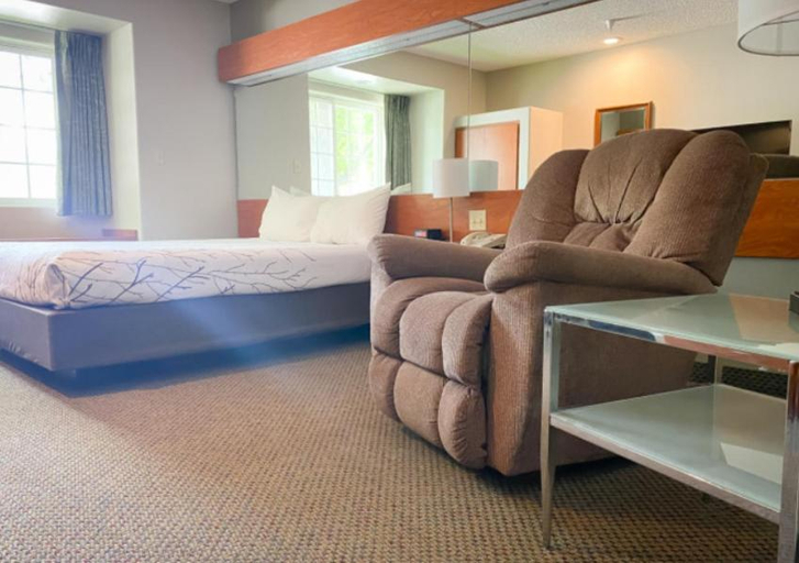 Bedroom 4, Monument Inn & Suites, Scotts Bluff