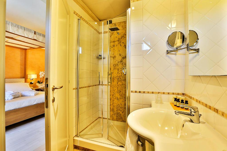Bathroom 4, JR Resort Logos Forte dei Marmi, Lucca