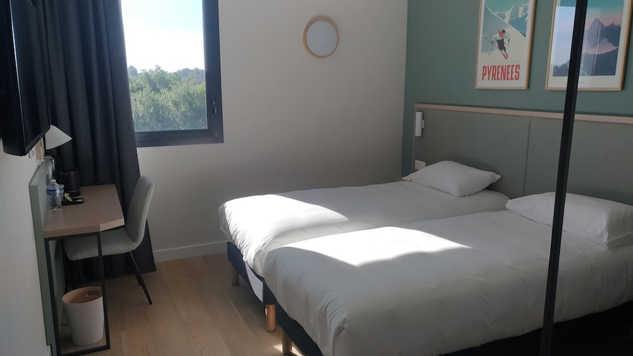 Bedroom 2, KYRIAD BORDEAUX NORD Sainte Eulalie, Gironde