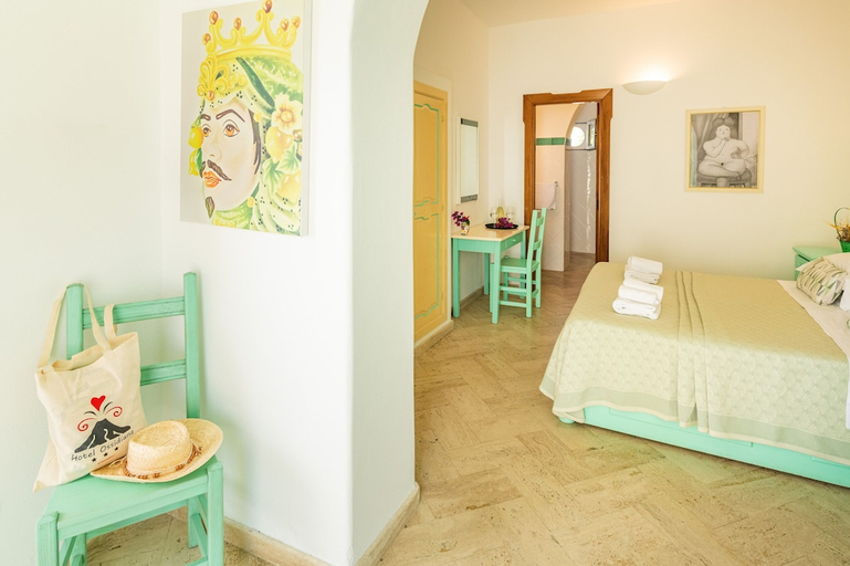 Bedroom 3, Hotel Ossidiana Stromboli Center, Messina