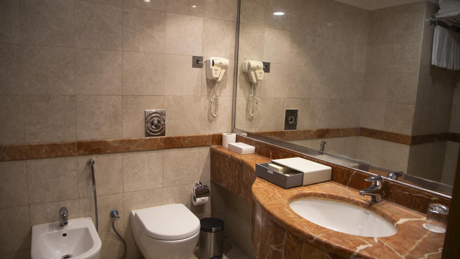 Bathroom 5, Nozol Royal Inn Hotel, Al Madinah Al Munawwarah
