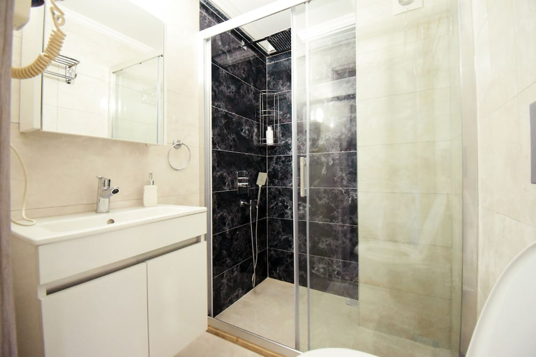 Bathroom 5, Otel Eroglu, Fethiye