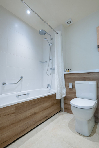 Bathroom 4, De Vere Cotswold Water Park, Gloucestershire