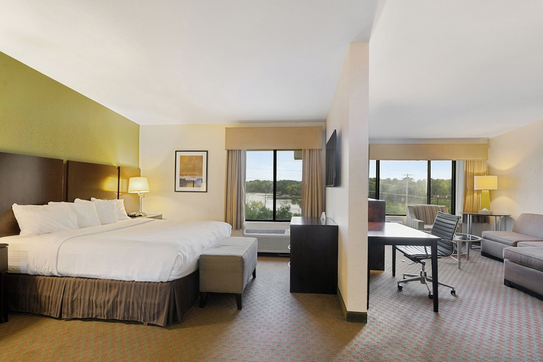 Bedroom 3, Antioch Hotel & Suites, Lake