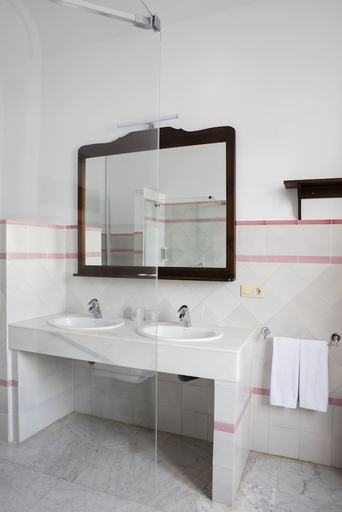 Bathroom 4, Hotel Casa Palacio Medina Sidonia, Cádiz