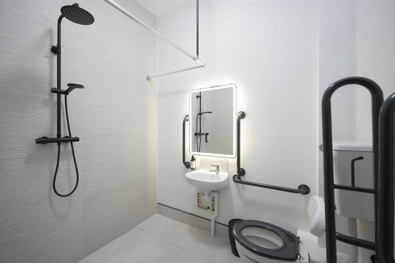 Bathroom 2, The Sixty 19 Stylish Studios and Apt., Cardiff