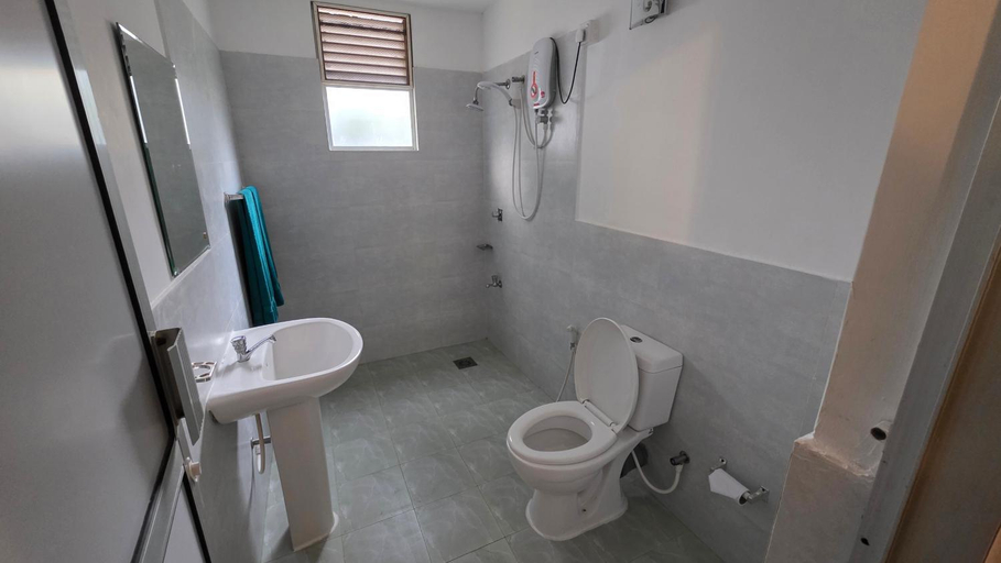 Bathroom 2, Green Village, Negombo