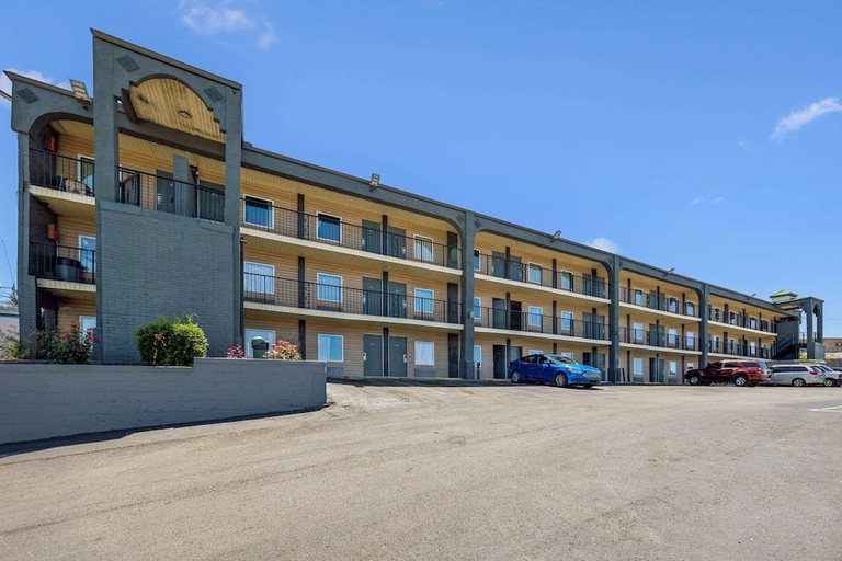 Exterior & Views 2, Knights Inn Antioch, Davidson