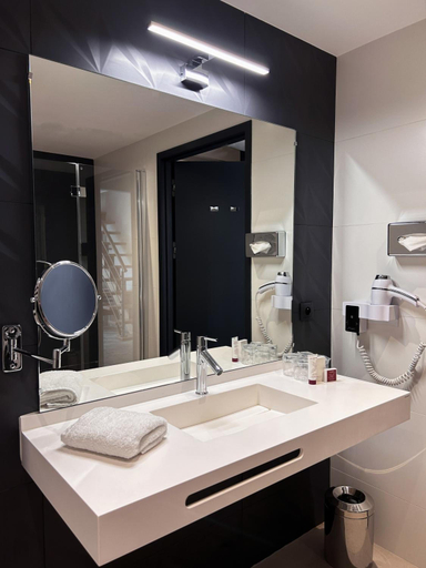 Bathroom 5, Le Grand Hotel Le Touquet, Pas-de-Calais