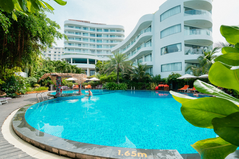 Sport & Beauty 2, Sunset Beach Resort & Spa- Beachfront Pirate Fire Show, Phú Quốc