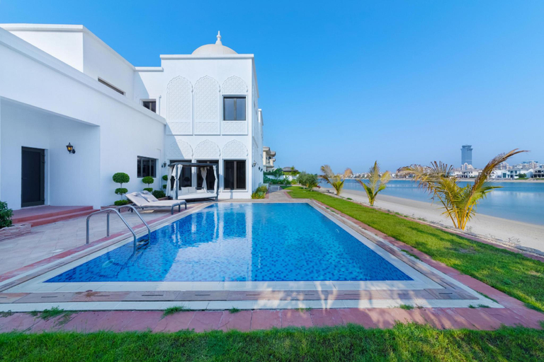 Sport & Beauty 2, Villa with Private Pool/Beach on Palm Jumeirah, Dubai