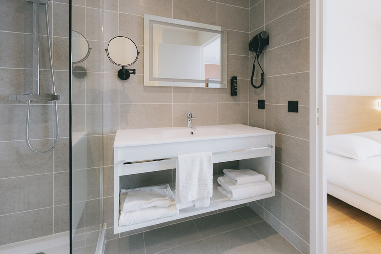 Bathroom 5, Miranove, Hérault