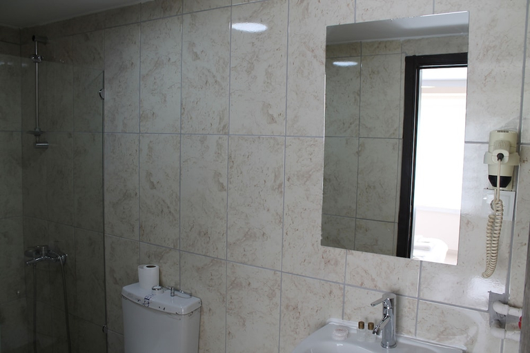 Bathroom 3, Hotel Abro Necatibey(Formerly DENIZ ATLANTA), Çankaya
