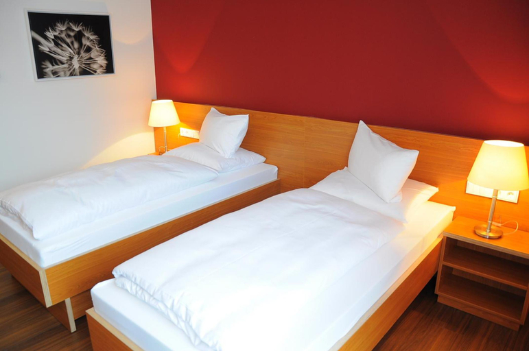 Bedroom 2, TOP EMBRACE Hotel Franz, Essen