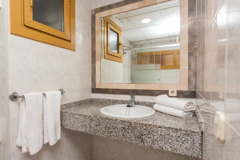 Bathroom 3, Ben Hur Apartments, Baleares