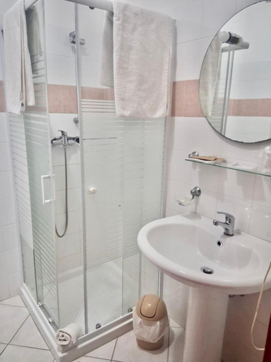 Bathroom 3, Hotel Club Alizé, Lecce