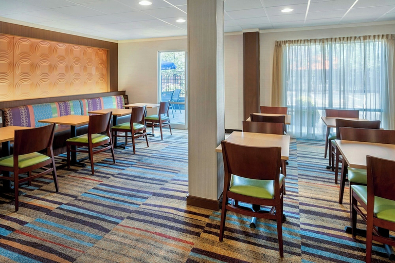 Food & Drinks 4, FAIRFIELD INN SUITES DOVER, Kent