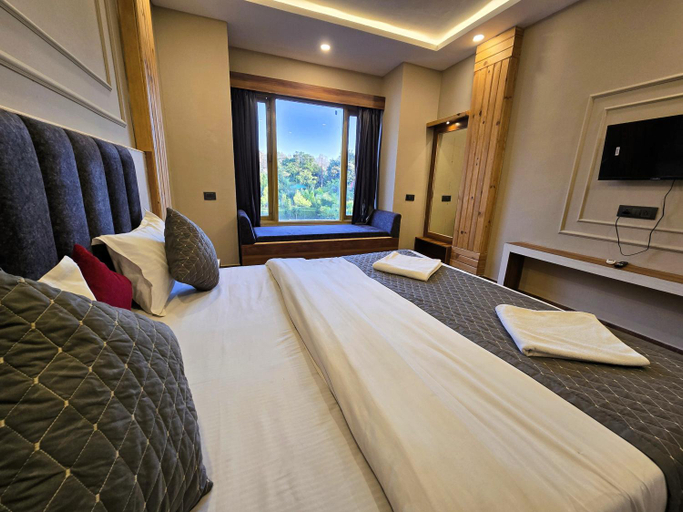 Bedroom 4, Corbett Mid Forest House By Havensia Stays, Near Dabka River, Nainital