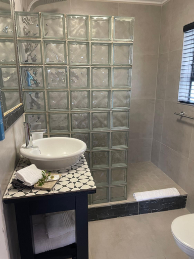 Bathroom, Sea Whisper Guest House & Self Catering, Cacadu